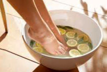 Kąpiel dla stóp - poznaj 4 sposoby na tą najbardziej relaksującą!